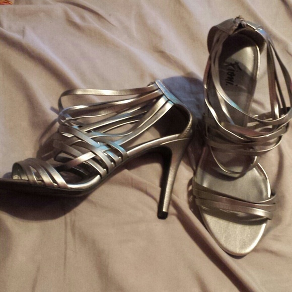 heels - Picture 1 of 2