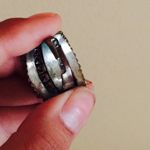 Ring - Picture 3 of 4