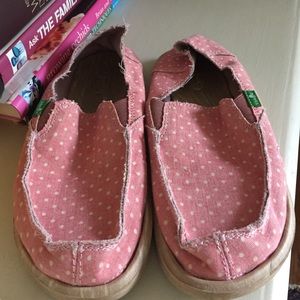 Sanuk Slipon shoes size 4 in kids