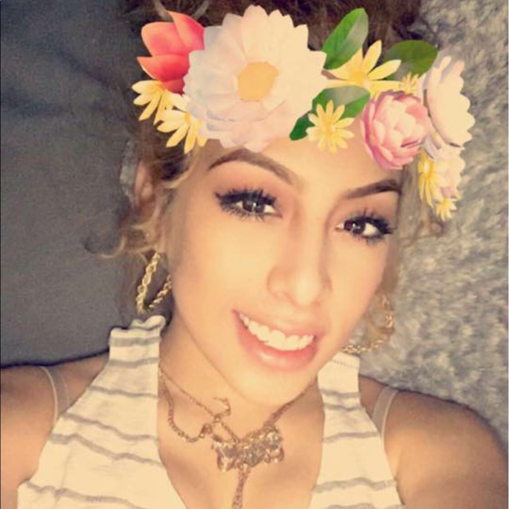 Meet your Posher, Anahi