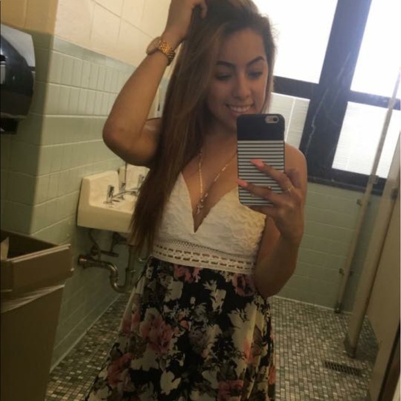 Meet your Posher, Anahi - Picture 3 of 8