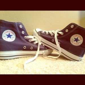 Navy blue converse