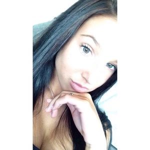 Meet your Posher, Kayla