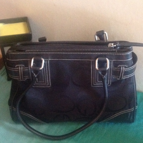 Designer Bag - Picture 2 of 3