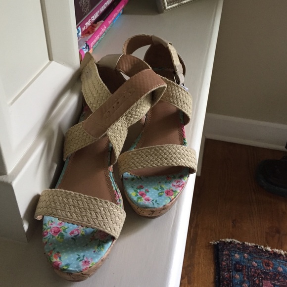 Target wedges size 5 kids aka size 7 women's