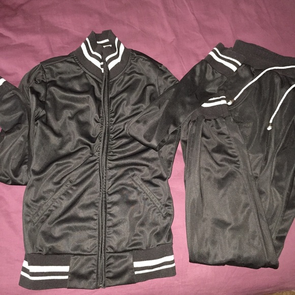 Super nice black sport track suit