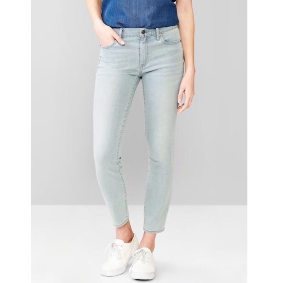 Gap always skinny 1969 light wash size 28 Jean