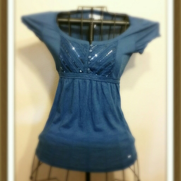 Ladies Areopostale designer top. Teal blue