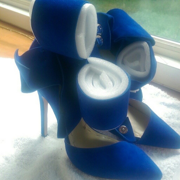 ๐ฅ๐ฅSOLD๐ฅ๐ฅLike New Aminah Jillil Suede Bow Pump - Picture 2 of 4