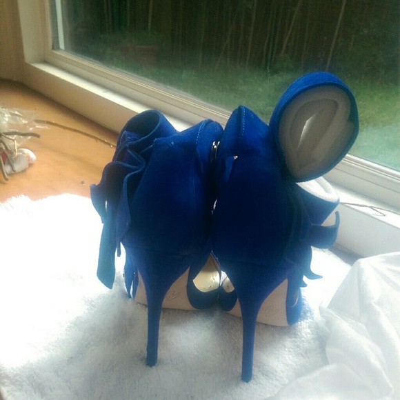 ๐ฅ๐ฅSOLD๐ฅ๐ฅLike New Aminah Jillil Suede Bow Pump - Picture 4 of 4