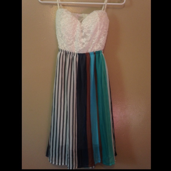 White laced top, with open bow back, never worn!! - Picture 1 of 2