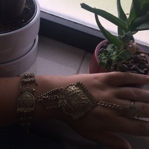Beautiful UO Hand Chain