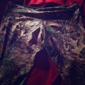 Under armour/ Real Tree Pink Camo tights.