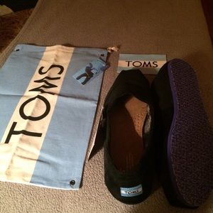 Women's Toms Classic Black Corduroy Canvas Shoe