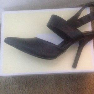 Fahrenheit heels size 6 thin heels with buckles