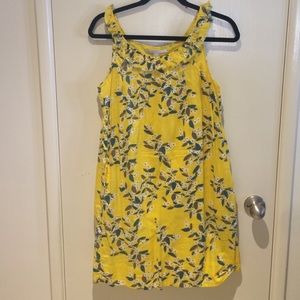 Short yellow dress.