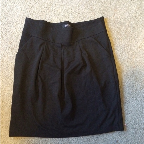 Pleated black skirt with side pockets final