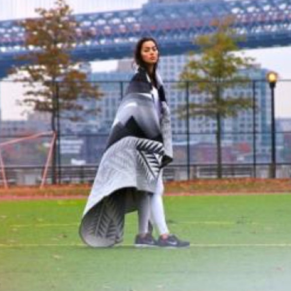 Nike Gray Hyperwarm Tights - Picture 5 of 5