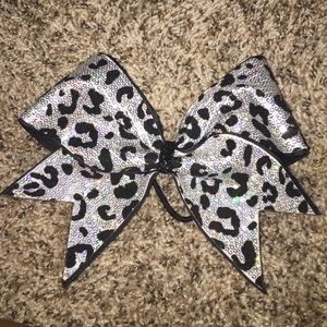 Cheer bow