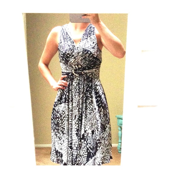 White House Black Market Dresses & Skirts - White House Black Market silk sleeveless dress