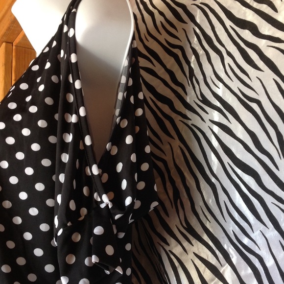 Open shoulder Polka Dot Top - Picture 2 of 3