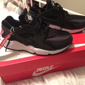 Nike women's air huarache run 😎