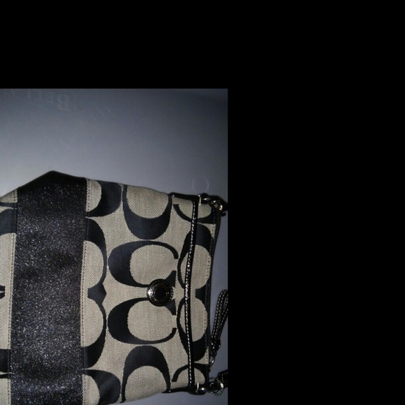 Black in grey - Picture 1 of 1