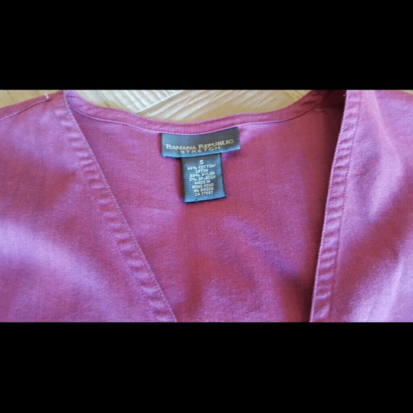 Banana Republic V-Neck - Picture 2 of 2