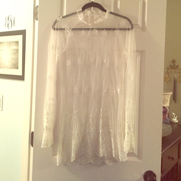 Unknown Tops - White lace top