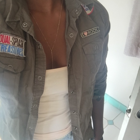 💫Buttoned up shirt/light jacket