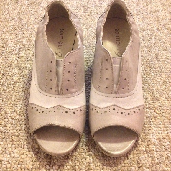 Oxford with a Twist!