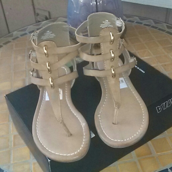 Sandals - Picture 4 of 4