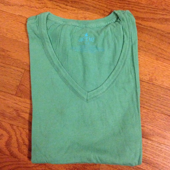 Aerie v neck shirt