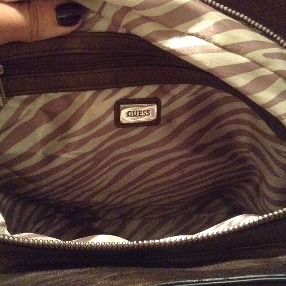 🚫SOLD🚫 ✨GUESS Handbag✨ - Picture 3 of 4