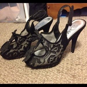 Velvet Heart- Lace, Bow Small Platform Heels