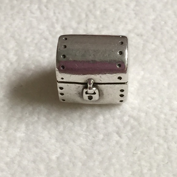🎉SALE🎉💯Authentic Pandora Chest