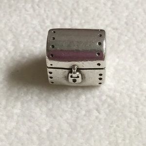 🎉SALE🎉💯Authentic Pandora Chest