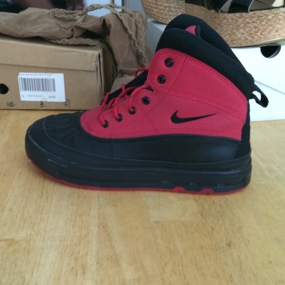 Nikes boots