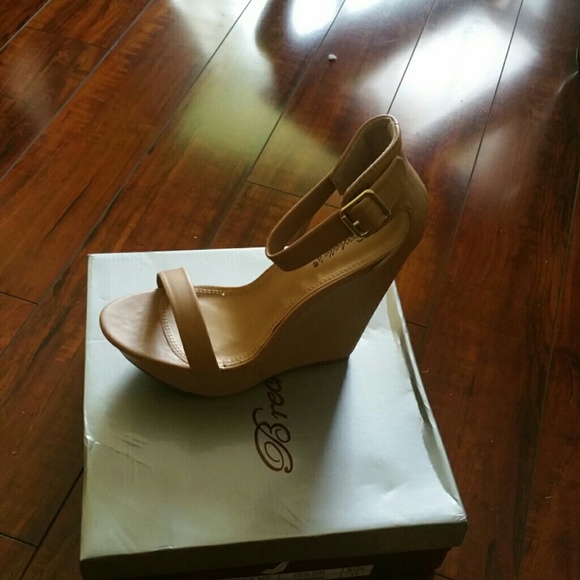 Tan Wedges