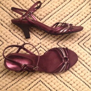 Stylish yet comfortable dress sandal!