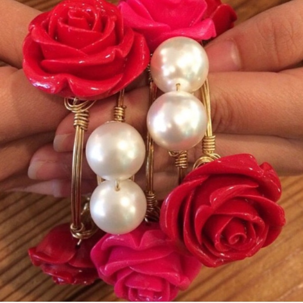 Lilly lovers! New Pink or red rose bauble bangle❤️