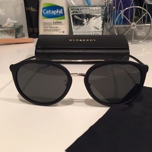 BURBERRY SUNGLASSES