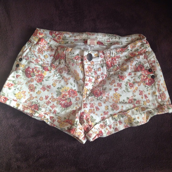 Floral Shorts - Picture 1 of 3