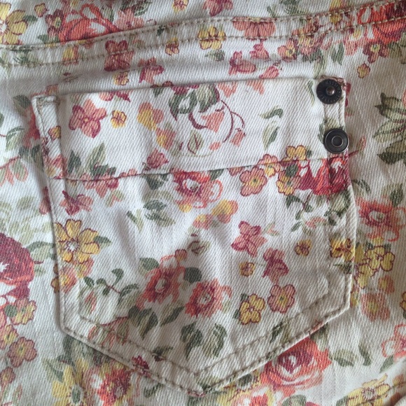 Floral Shorts - Picture 3 of 3