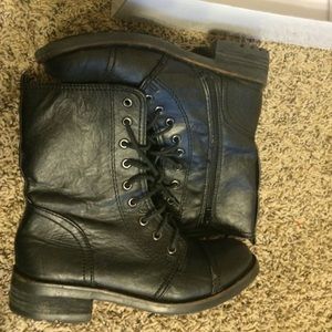 Combat boots