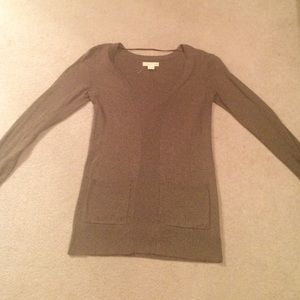 Long-sleeved brown sweater