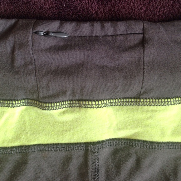 Capri Yoga Pants - Picture 3 of 3