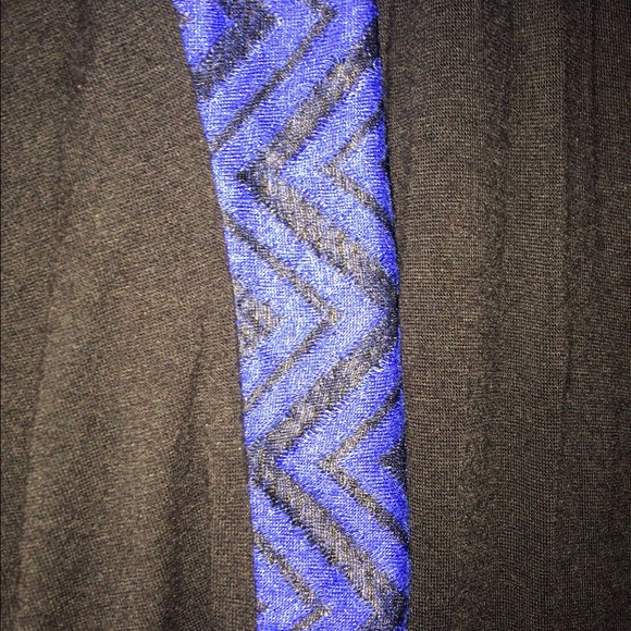 Black shirt with blue design - Picture 2 of 2