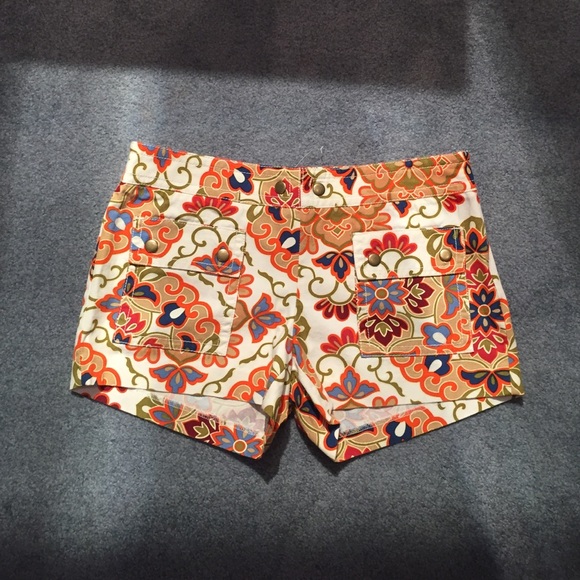 City fit shorts. Never worn.