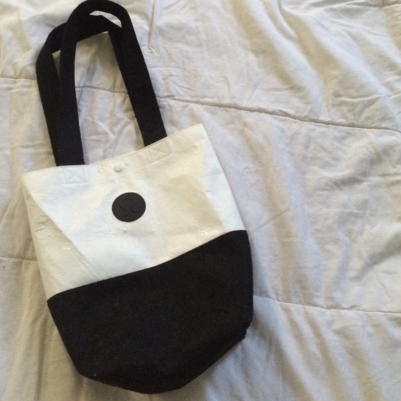 lululemon black and white bag
